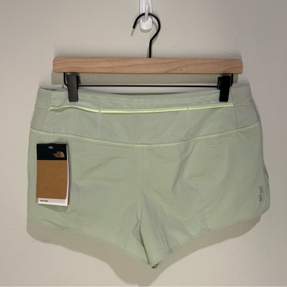 The North Face Summer LT 2.5" Shorts Women’s Medium Astro Lime Mist NWT - Picture 3 of 5